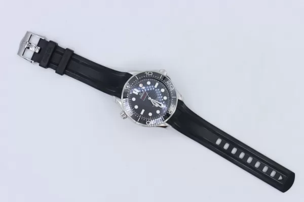 Omega Seamaster 300 210.32.42.20.01.001 Black Dial Ceramic Bezel Rubber Strap - Image 2